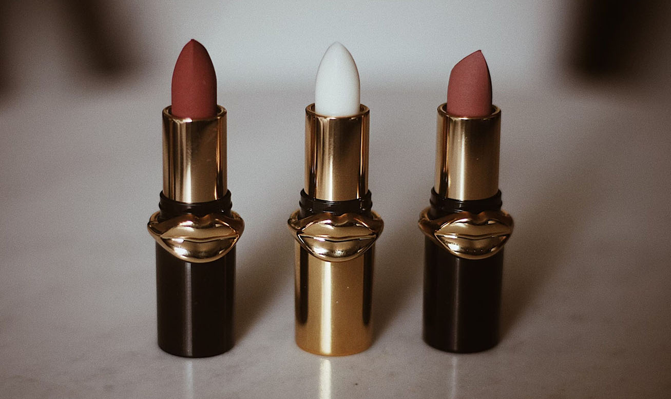 De Ultieme Gids voor Lippenstiftkleuren tijdens de Seizoensveranderingen